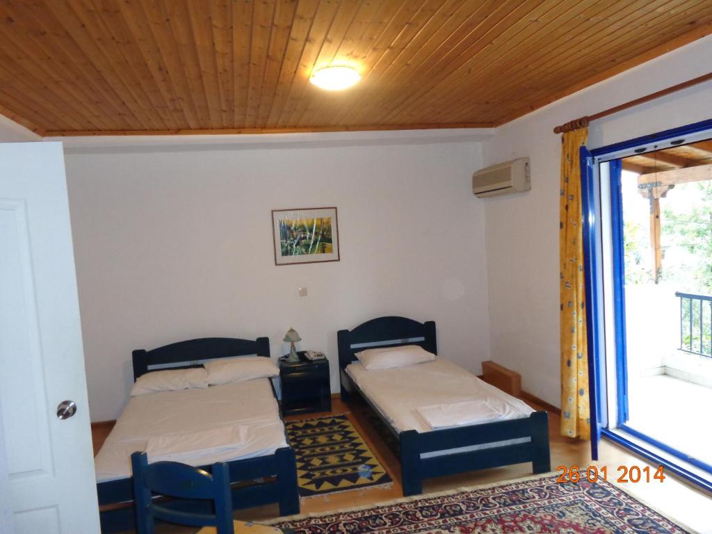 Postel nebo postele na pokoji v ubytování Porto Kairis