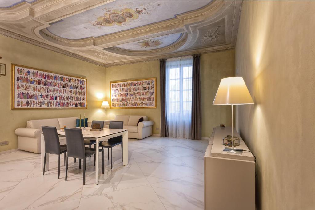 a living room with a table and chairs and a ceiling at Casa del Sarto in Florence