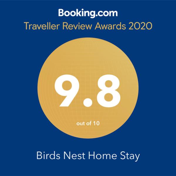 Certifikát, hodnocení, plakát nebo jiný dokument vystavený v ubytování Birds Nest Home Stay