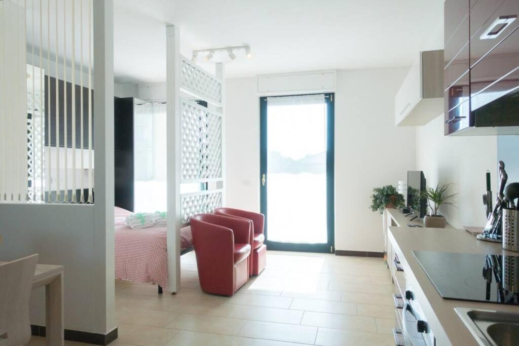 Kuchnia lub aneks kuchenny w obiekcie Apartment Victoria, cozy studio flat near Leonardo Academy