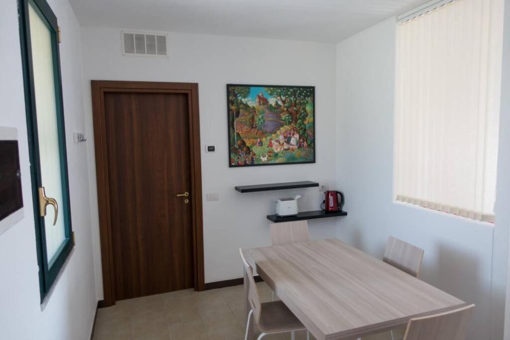 Zdjęcie z galerii obiektu Apartment Victoria, cozy studio flat near Leonardo Academy w mieście Sesto Calende