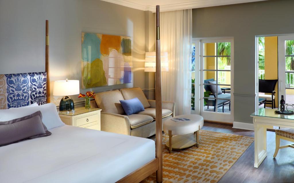 Uma área de estar em La Playa Beach & Golf Resort, a Noble House Resort