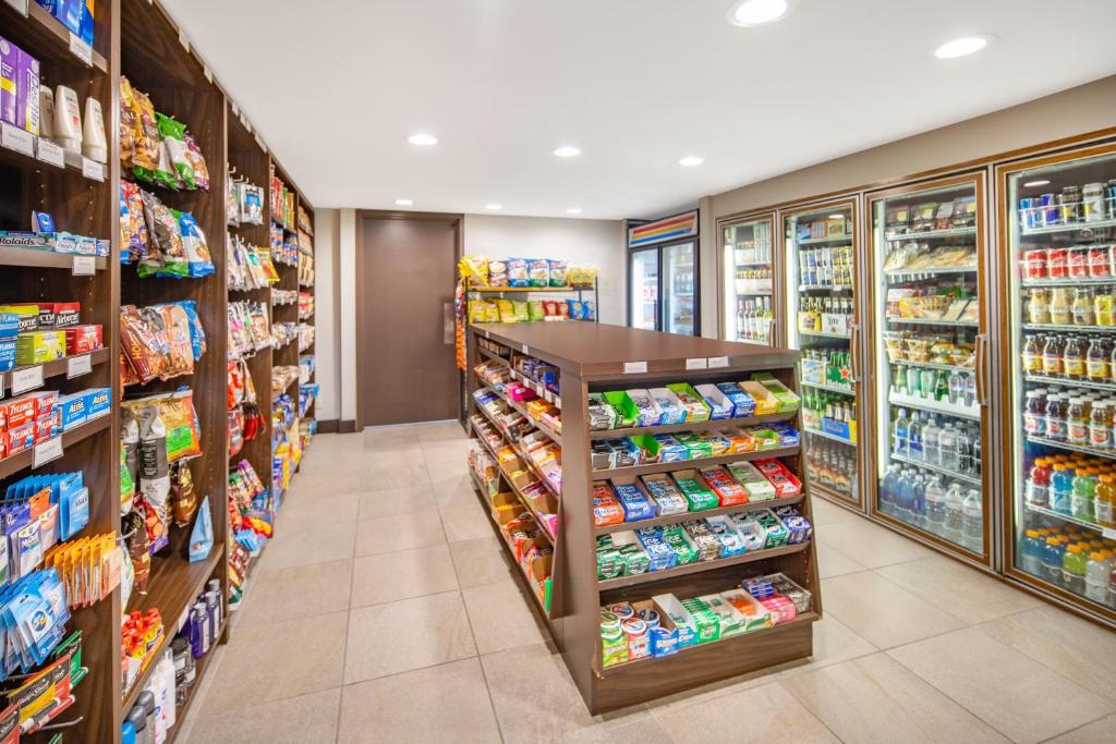 رزرو هتل و هاستل، Holiday Inn Express Airport San Diego-Old Town، یک هتل IHG, 09197245266