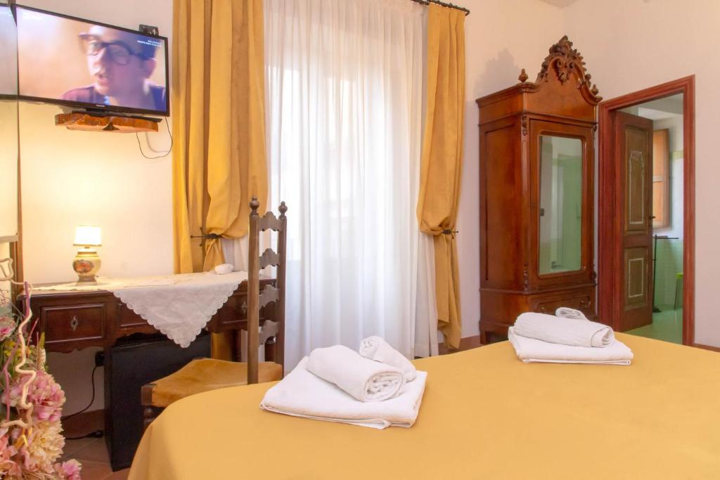 Postel nebo postele na pokoji v ubytování Donnaciccina Accomodation