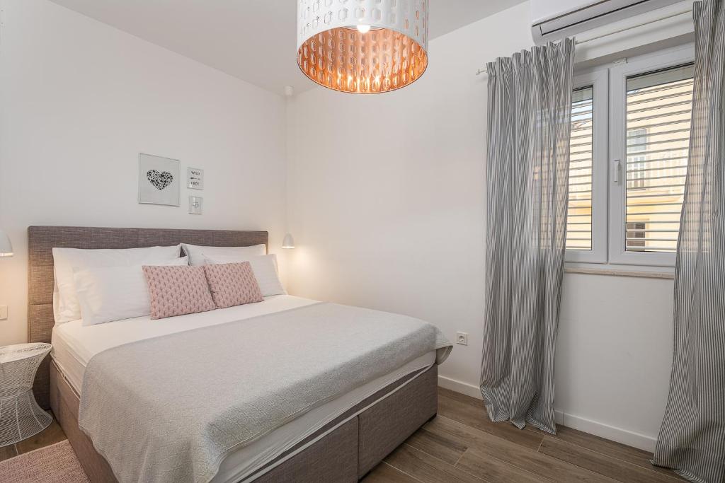 Posteľ alebo postele v izbe v ubytovaní Apartments Villa Maria