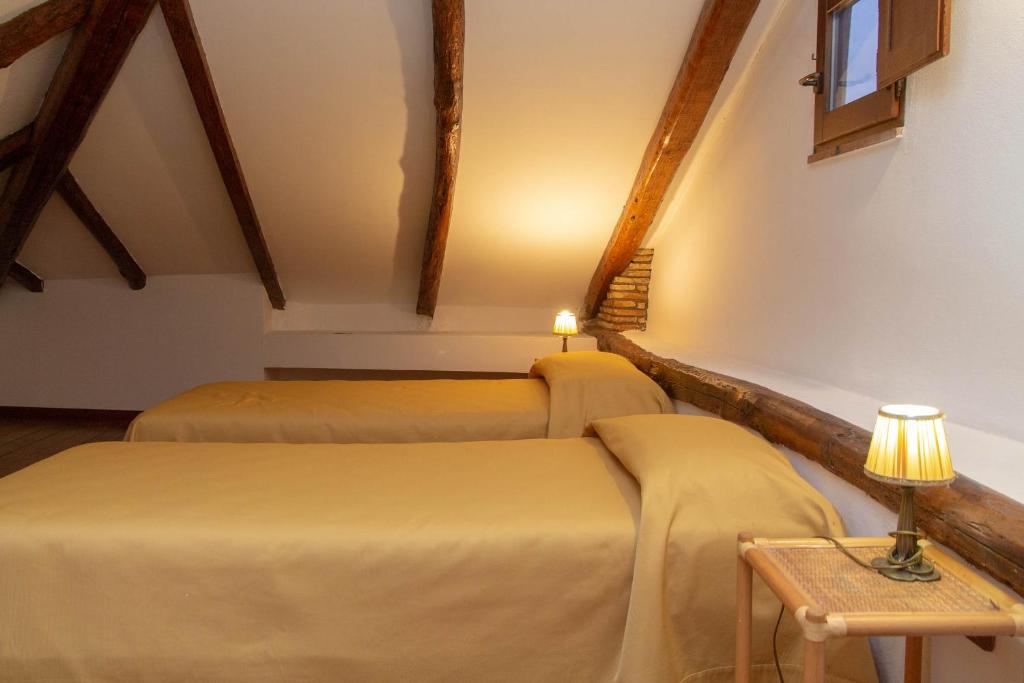 Postel nebo postele na pokoji v ubytování Donnaciccina Accomodation