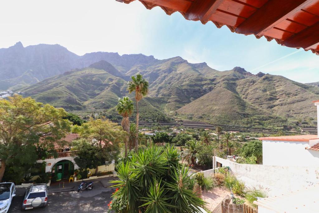 A general mountain view or a mountain view taken from the holiday home