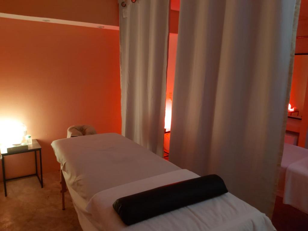 Postel nebo postele na pokoji v ubytování Emotion Avenida Tulum Hotel & Hostal