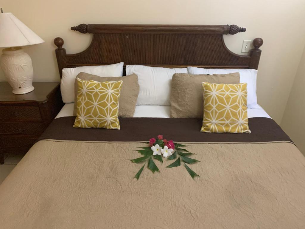 Postel nebo postele na pokoji v ubytování Connie's Comfort Suites