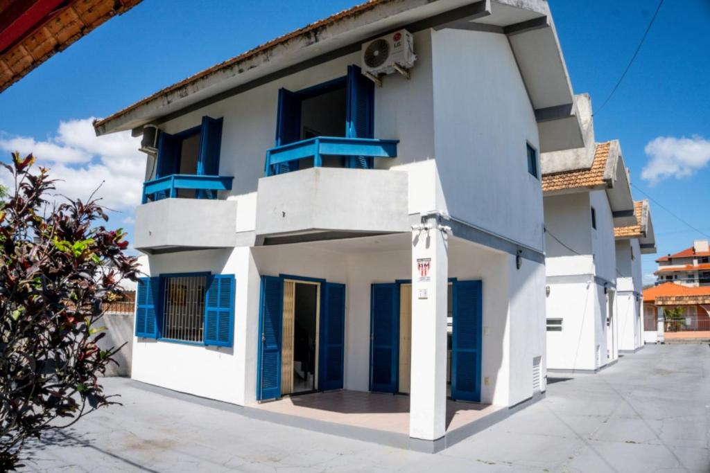  Casa AZUL - Resid Villa Verao - A 70 metros da Praia.