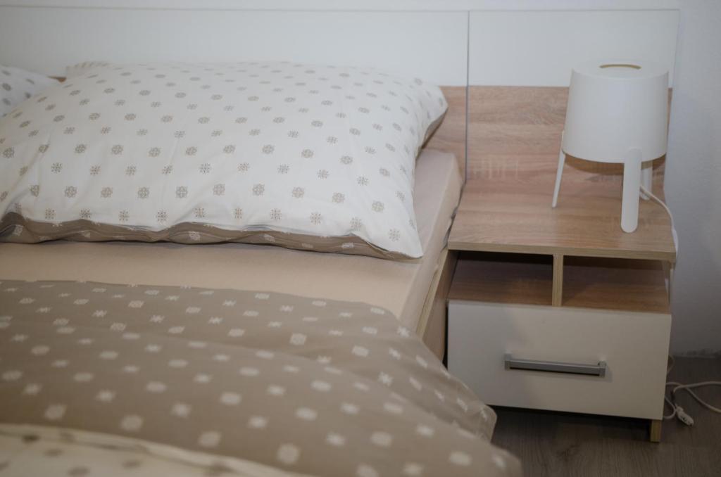 Postel nebo postele na pokoji v ubytování Vinný sklep u Malíků