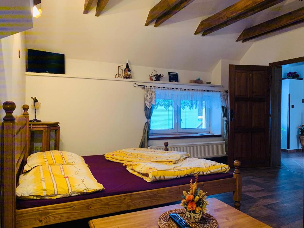 Postel nebo postele na pokoji v ubytování Penzion Na Růžku