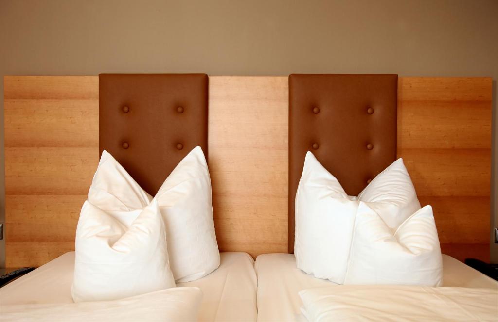 Postel nebo postele na pokoji v ubytování Wiedemann's Weinhotel