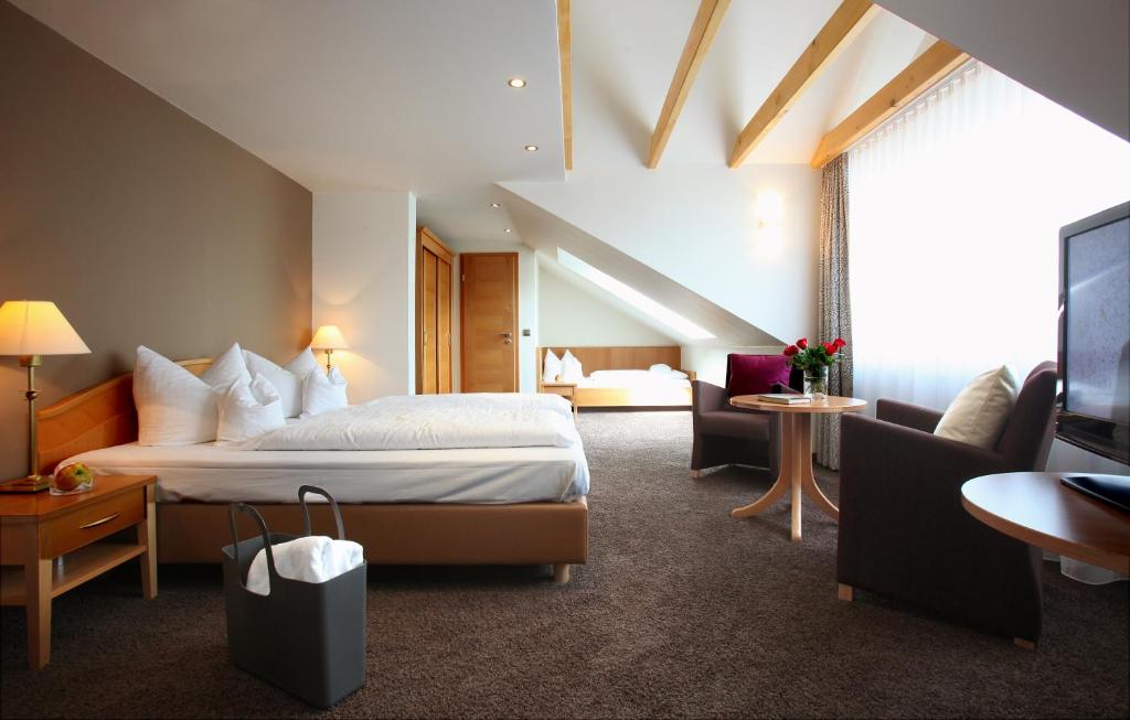 Postel nebo postele na pokoji v ubytování Wiedemann's Weinhotel