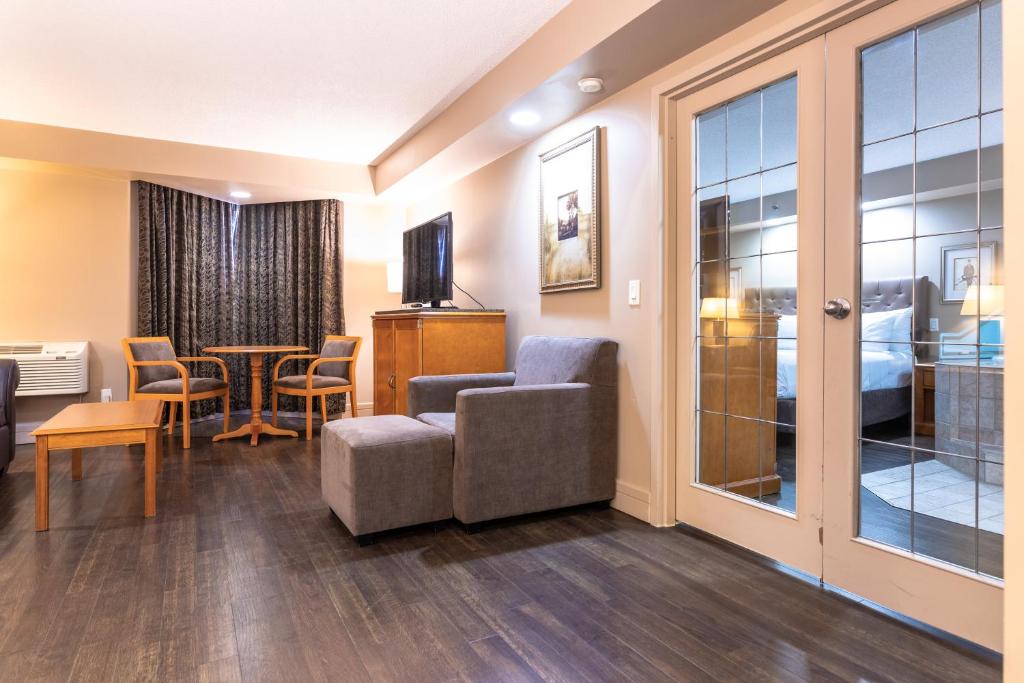 Royal Hotel West Edmonton, Trademark Collection by Wyndham - Resim 27