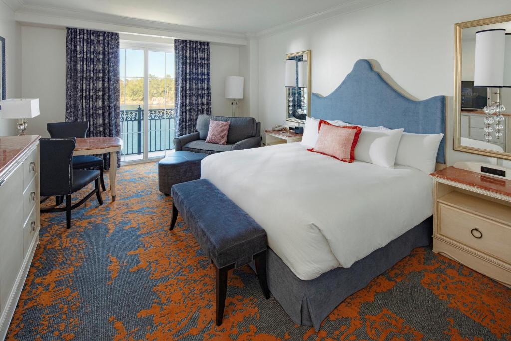 Universal's Loews Portofino Bay Hotel photo