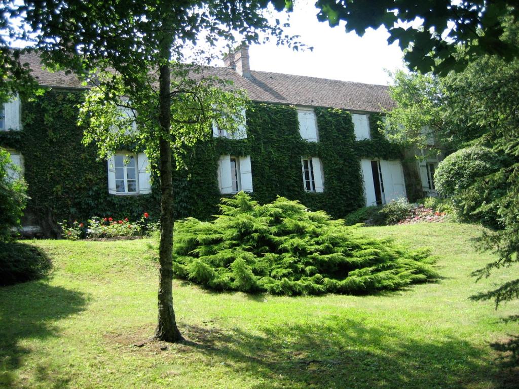 Κήπος έξω από το Maison de charme en forêt de Fontainebleau