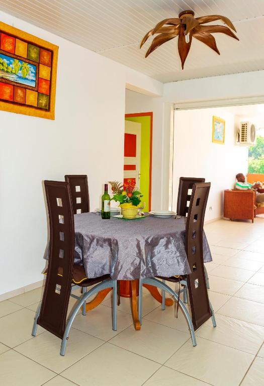 Fotografie z fotogalerie ubytování LA MAISON JOSÉPHINE ANSE à L'ANE - 6 PERS v destinaci Les Trois-Îlets