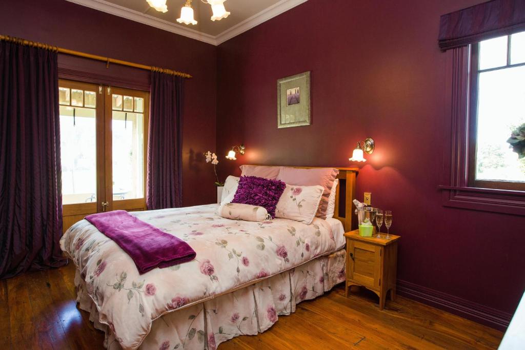 Postel nebo postele na pokoji v ubytování Tairoa Lodge