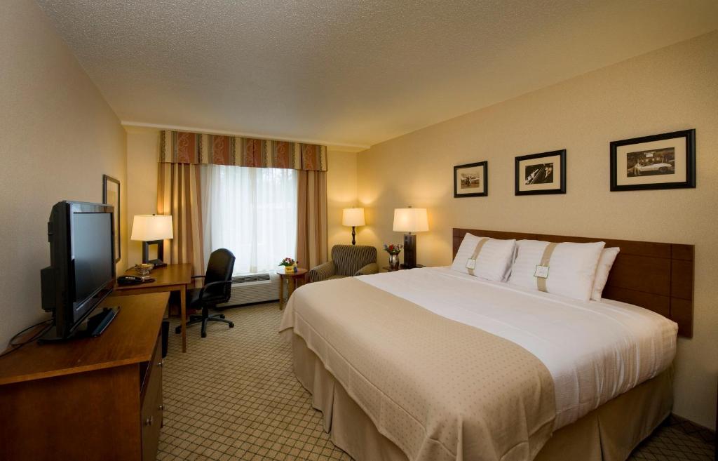 Holiday Inn Purdue - Fort Wayne, an IHG Hotel - 
