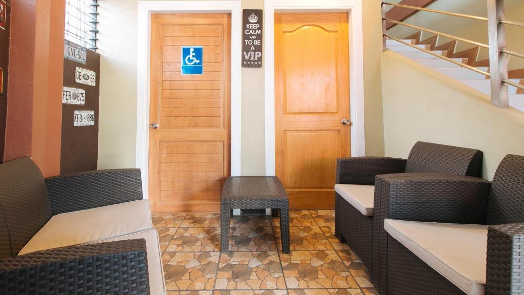 Posezení v ubytování RedDoorz Plus near Lapasan Plaza Cagayan de Oro
