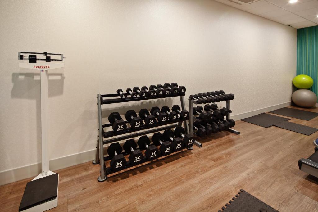 Fitness centrum a/nebo fitness zařízení v ubytování Holiday Inn Express & Suites Rancho Mirage - Palm Spgs Area by IHG