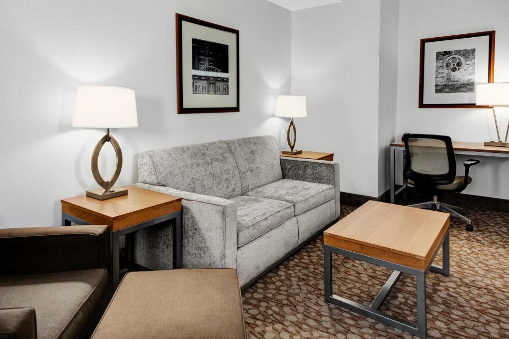 Holiday Inn Savannah Historic District, an IHG Hotel - King Suite - Non-fumeur