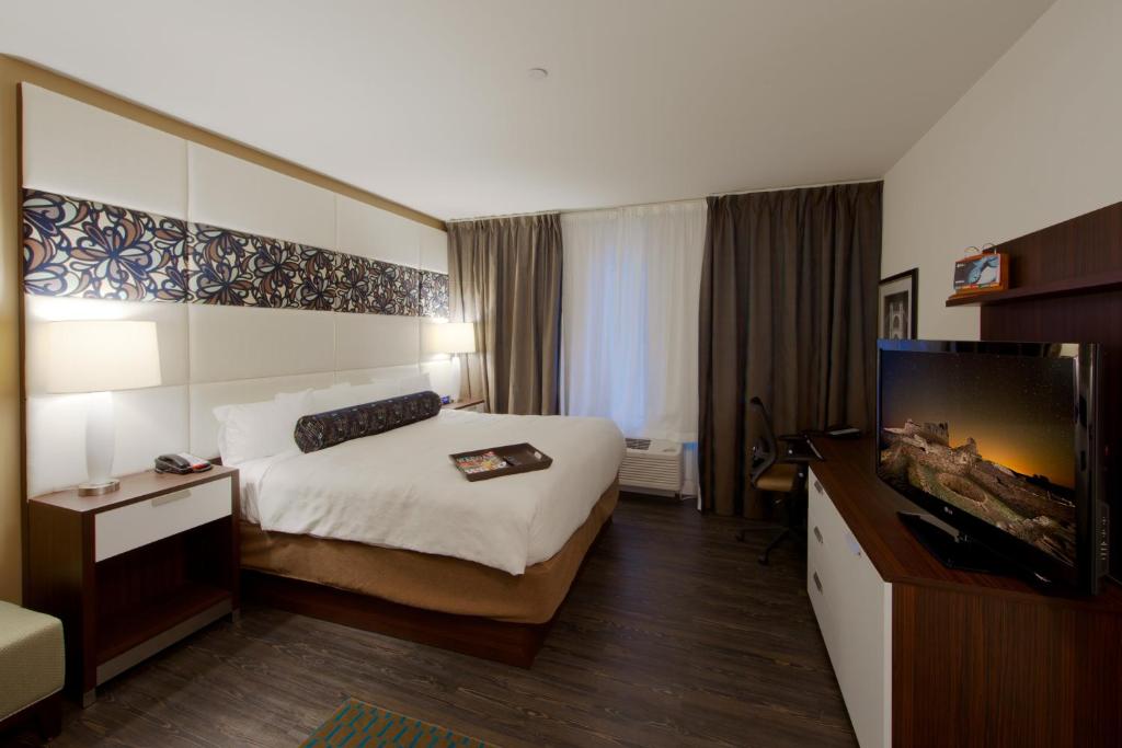 Postel nebo postele na pokoji v ubytování Hotel Indigo Waco by IHG