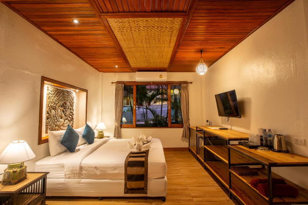 TV a/nebo společenská místnost v ubytování Nice Beach Resort Koh Pha-ngan