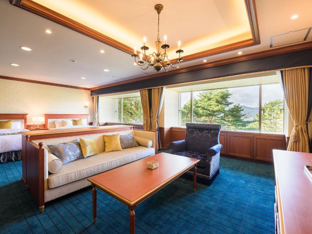 Posezení v ubytování Urabandai Lake Resort Geihinkan Nekoma Rikyu