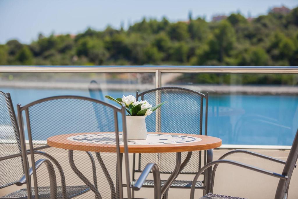 Balkón nebo terasa v ubytování Perla Resort
