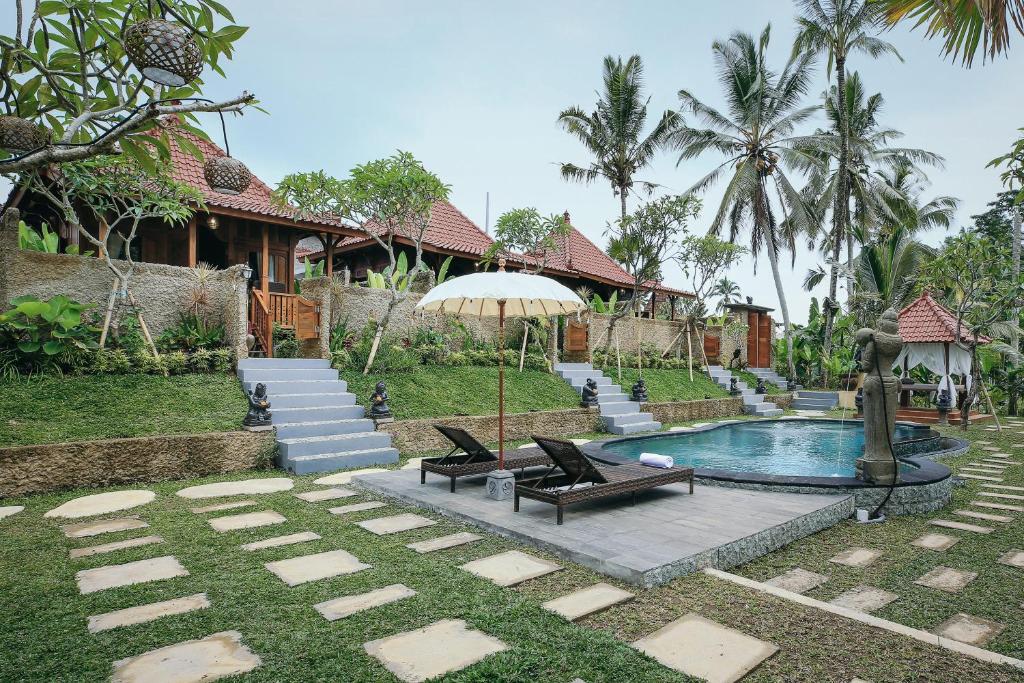 Bazén v ubytování KERAMAN SUITE UBUD nebo v jeho okolí