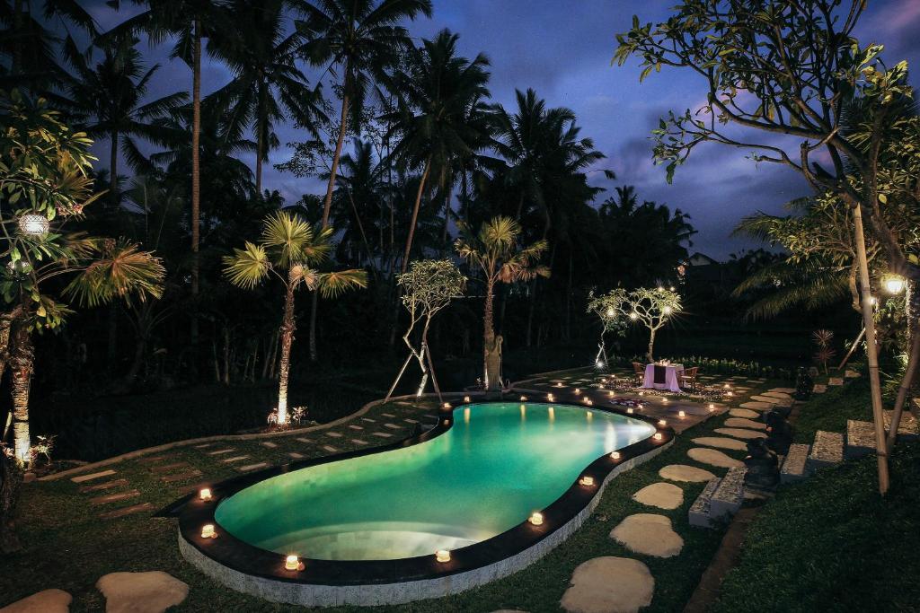 Bazén v ubytování KERAMAN SUITE UBUD nebo v jeho okolí