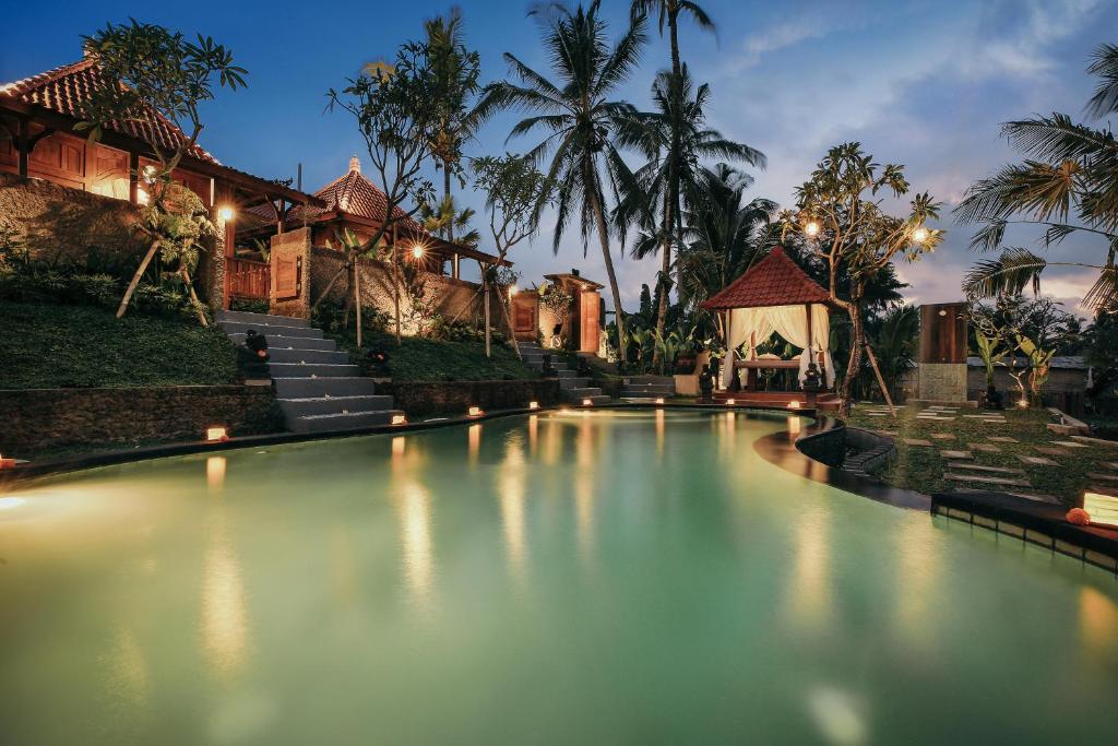 Bazén v ubytování KERAMAN SUITE UBUD nebo v jeho okolí