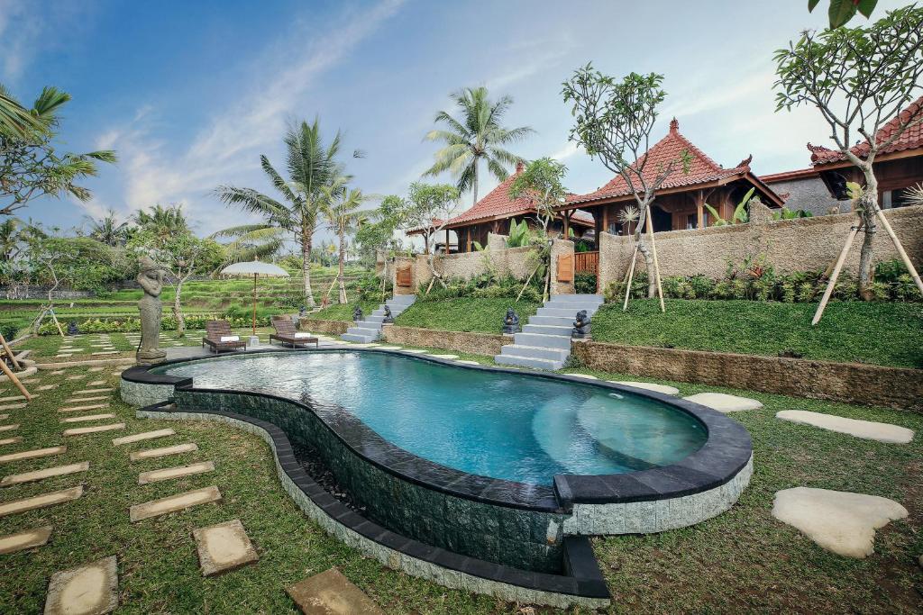 Bazén v ubytování KERAMAN SUITE UBUD nebo v jeho okolí