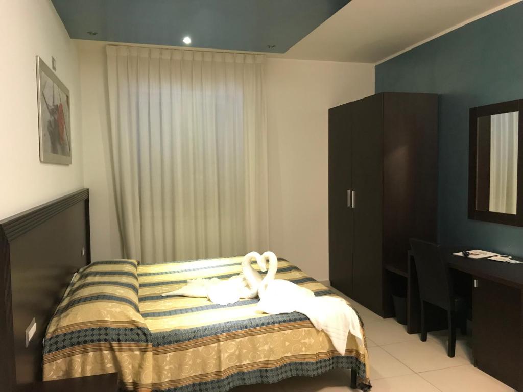 Postel nebo postele na pokoji v ubytování Hotel La Rosetta Scauri