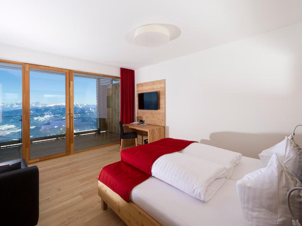 Postel nebo postele na pokoji v ubytování Alpinhotel Pacheiner