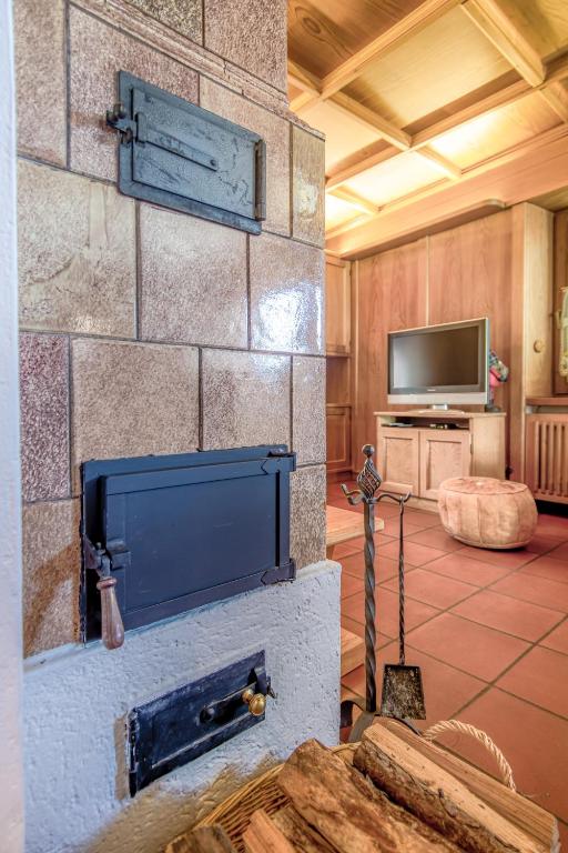 A television and/or entertainment centre at Villa Noce 2