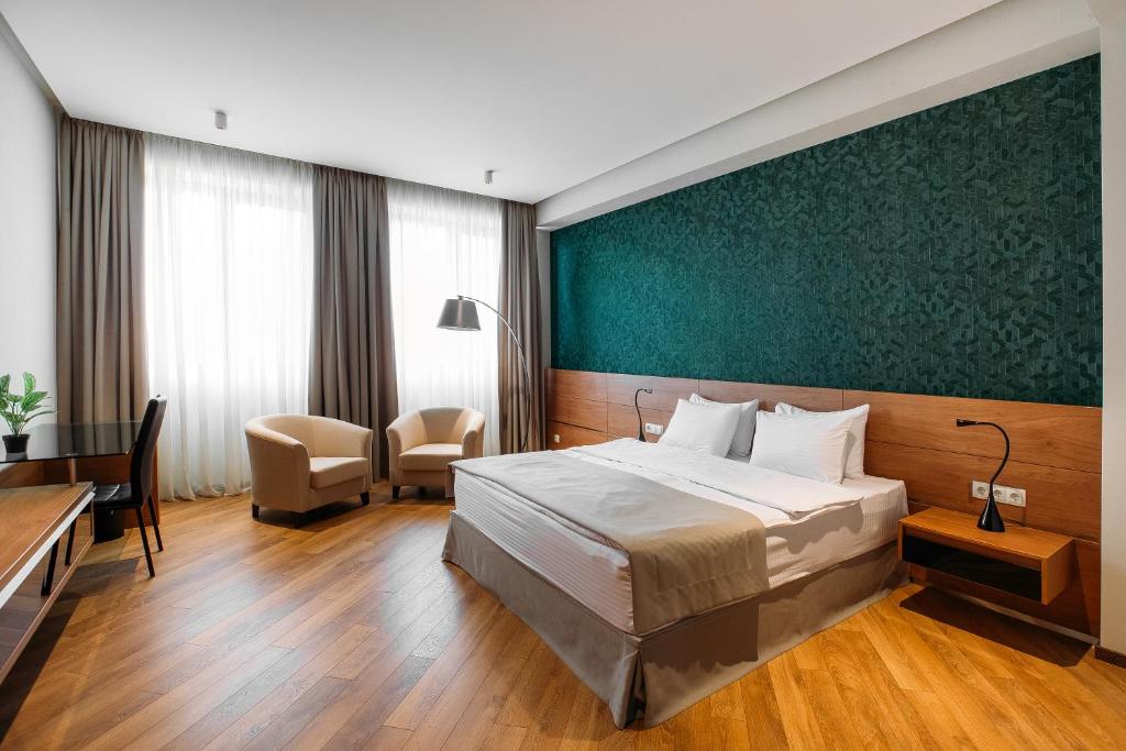 Postel nebo postele na pokoji v ubytování Hotel Tbilisi Tower