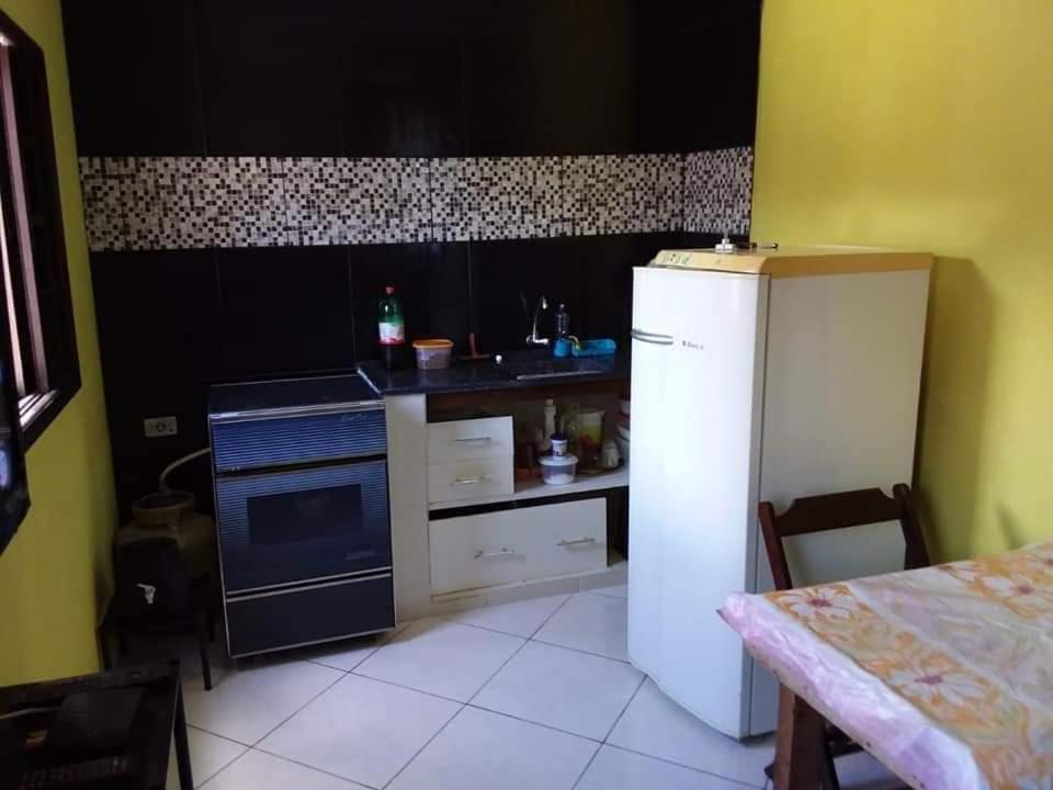  Casa dos Rocha em Ubatuba - Kitnet Amarela