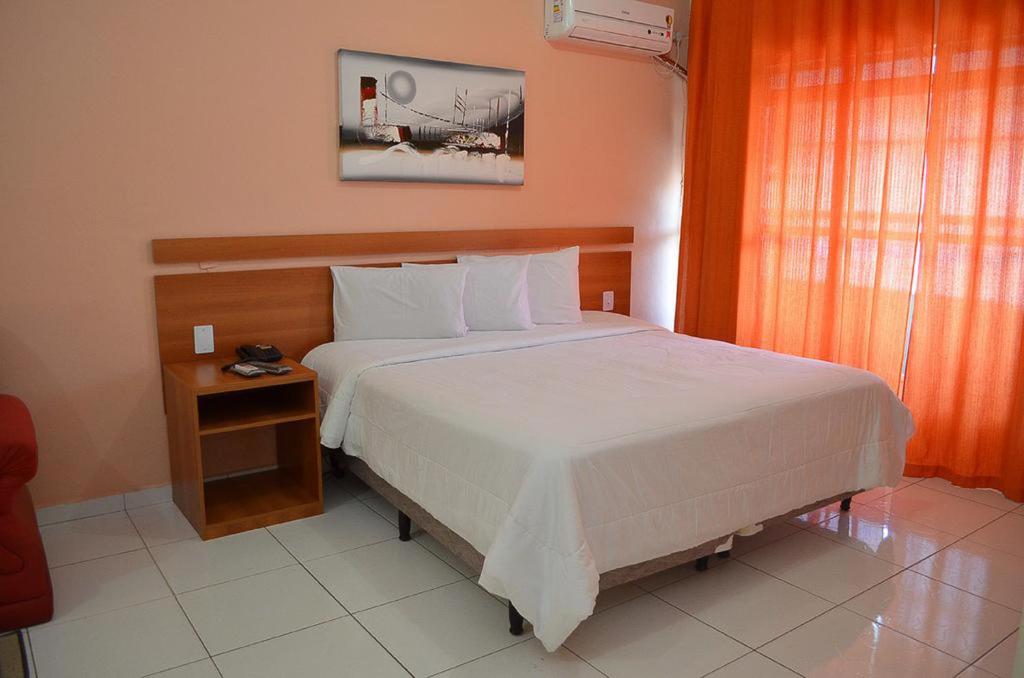 A bed or beds in a room at Calabreza Hotel e Restaurante - By UP Hotel