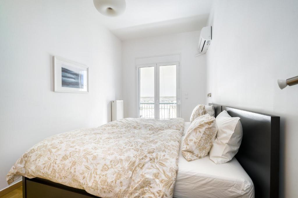 Postel nebo postele na pokoji v ubytování Stylish, Sunny New 2 Bedroom, Prime Central Athens