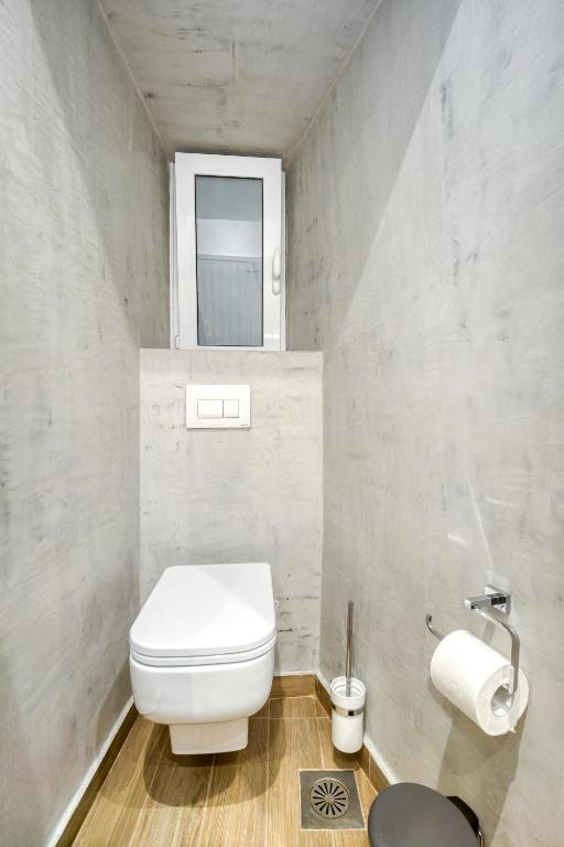 Koupelna v ubytování Stylish, Sunny New 2 Bedroom, Prime Central Athens