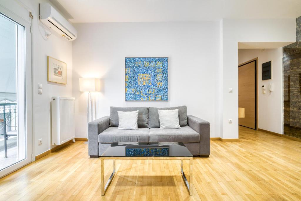 Posezení v ubytování Stylish, Sunny New 2 Bedroom, Prime Central Athens