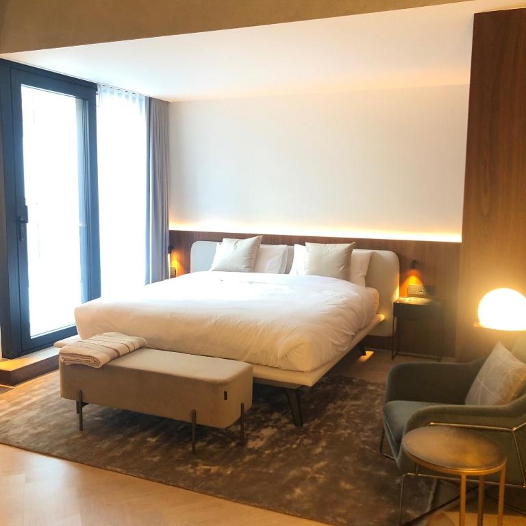 Postel nebo postele na pokoji v ubytování HasHotel