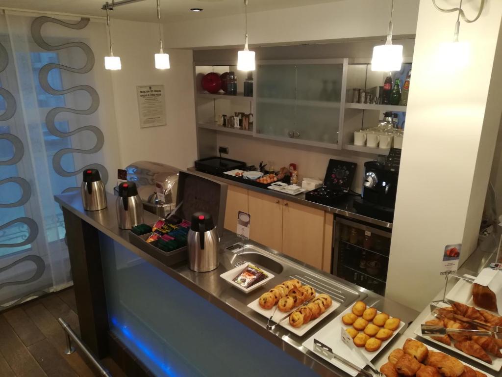 Kuchyň nebo kuchyňský kout v ubytování Hôtel Mercure Vittel