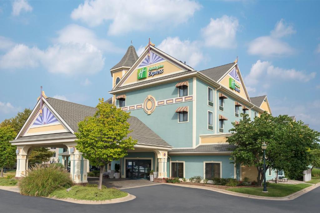 a rendering of the front of a hotel at Holiday Inn Express Holland, an IHG Hotel in Holland