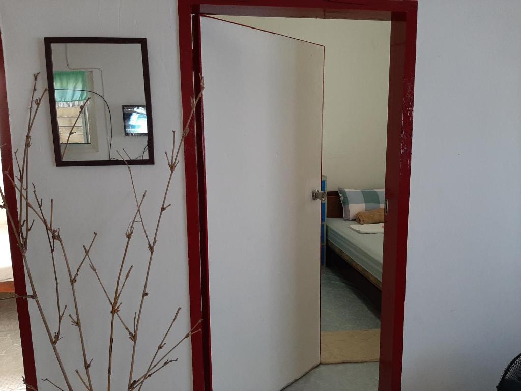 Postel nebo postele na pokoji v ubytování Kalinaw Stay and Café