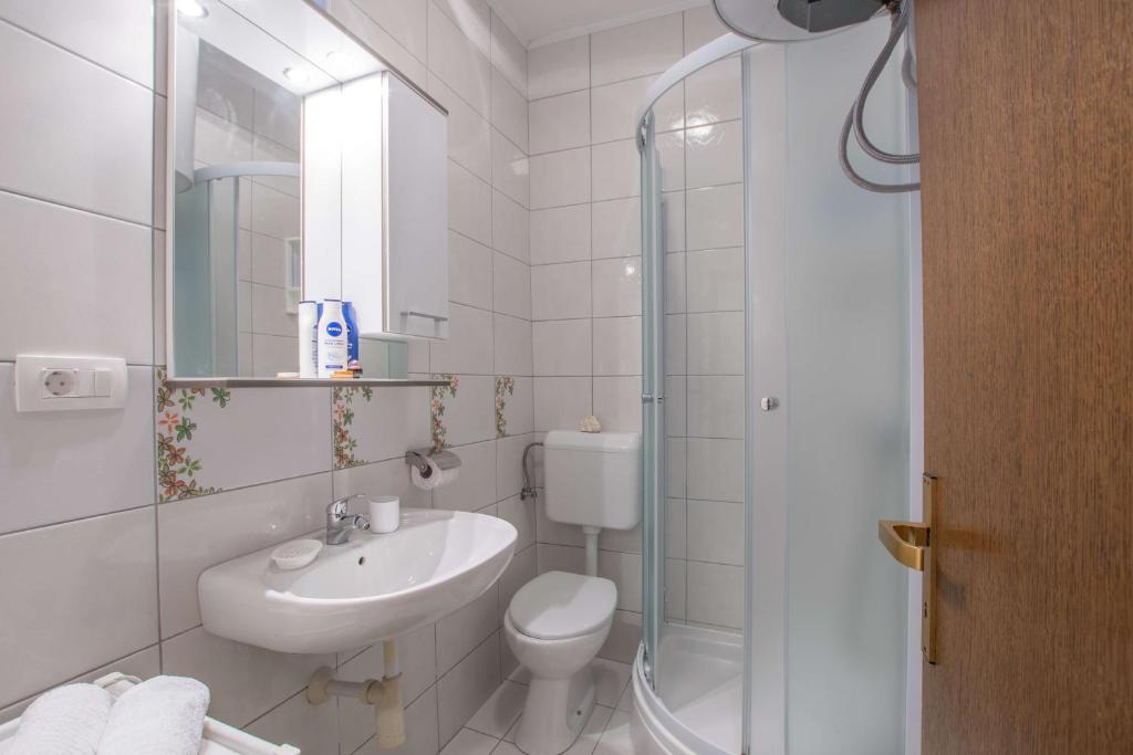 Łazienka w obiekcie Apartmani Mirjana Umag