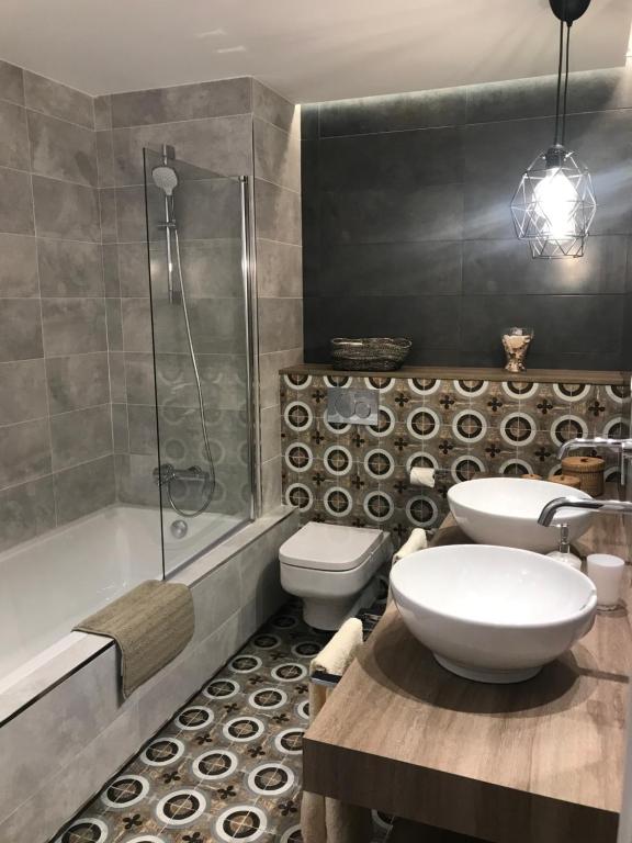 A bathroom at Apartamentos DUKE